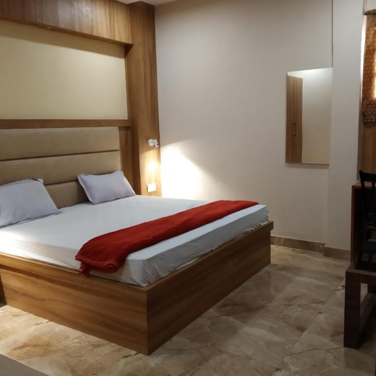 New Kumar Hotel & Banquet لاكناو المظهر الخارجي الصورة